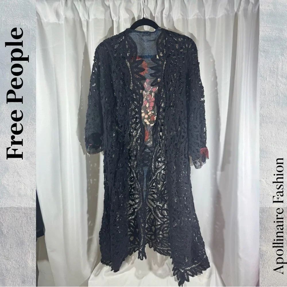 Free People Intimately Black Lace Kimono Floral insert Size M/L New